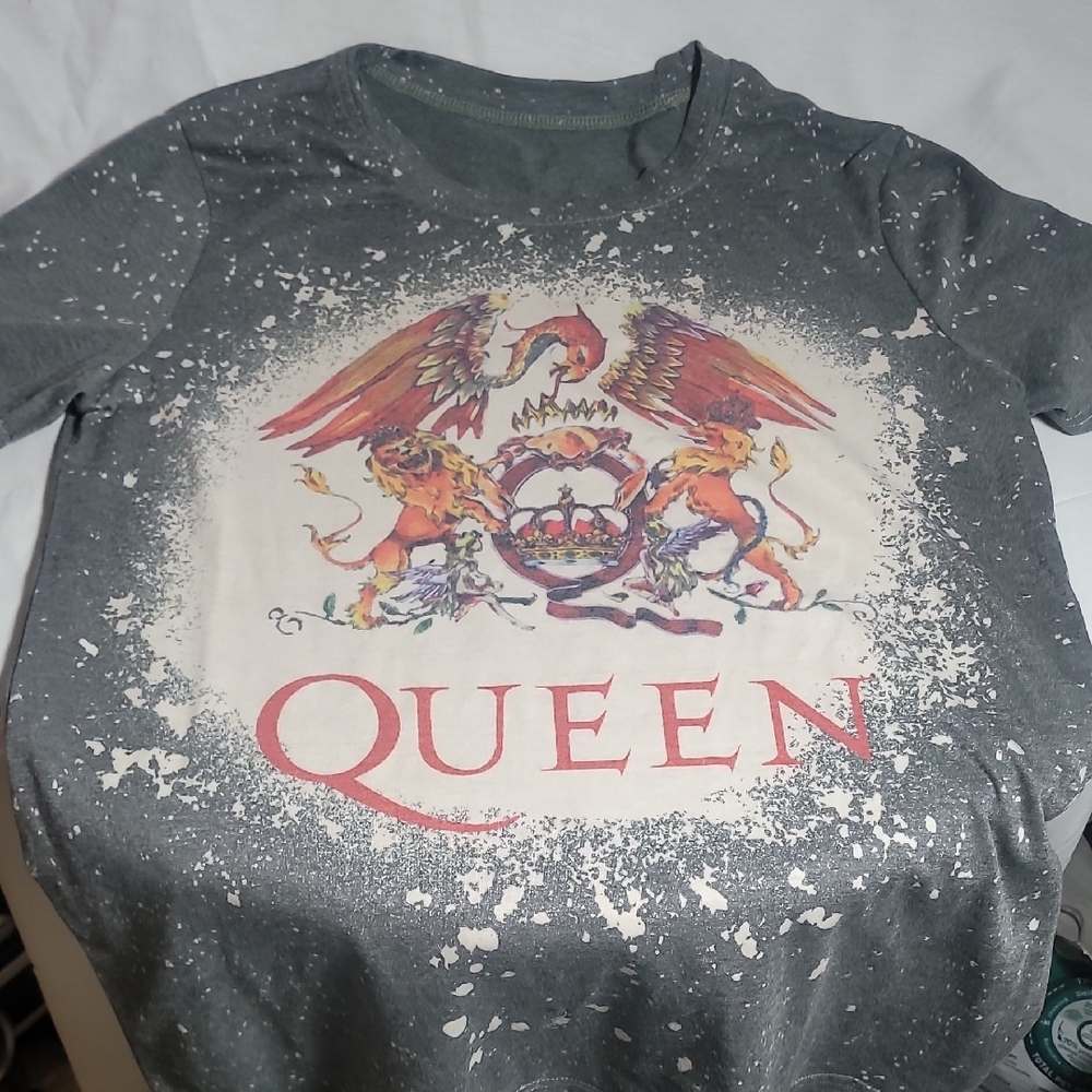 Queen Graphic T-Shirt in Gray
